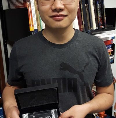 Halo Lin holding his Prize